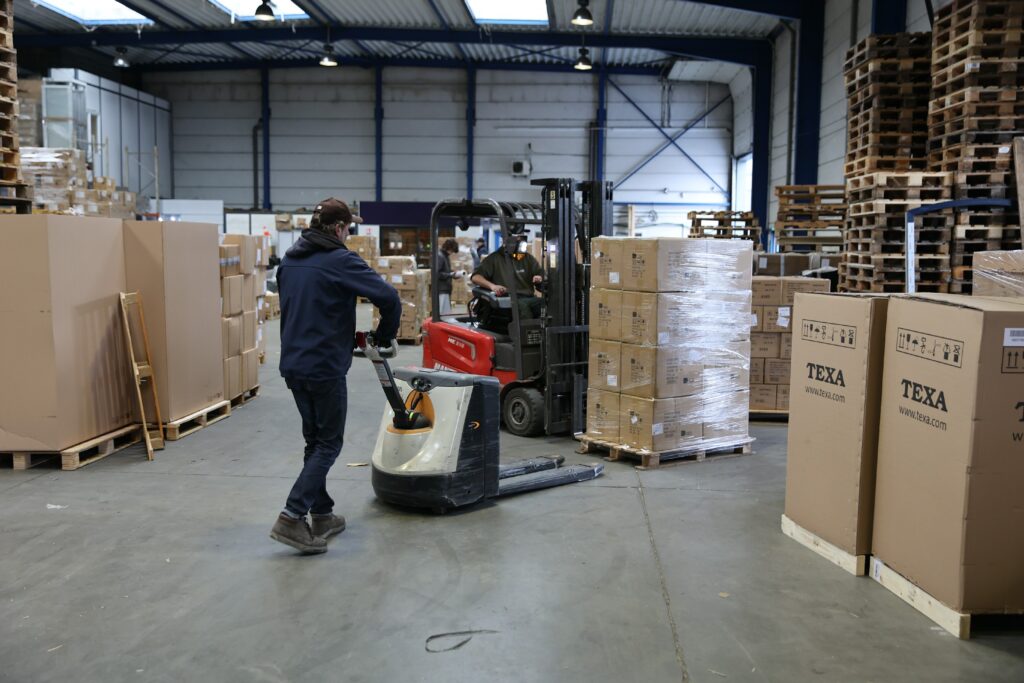 Cross-docking à Lesquin – Plateforme transit marchandises près de Lille